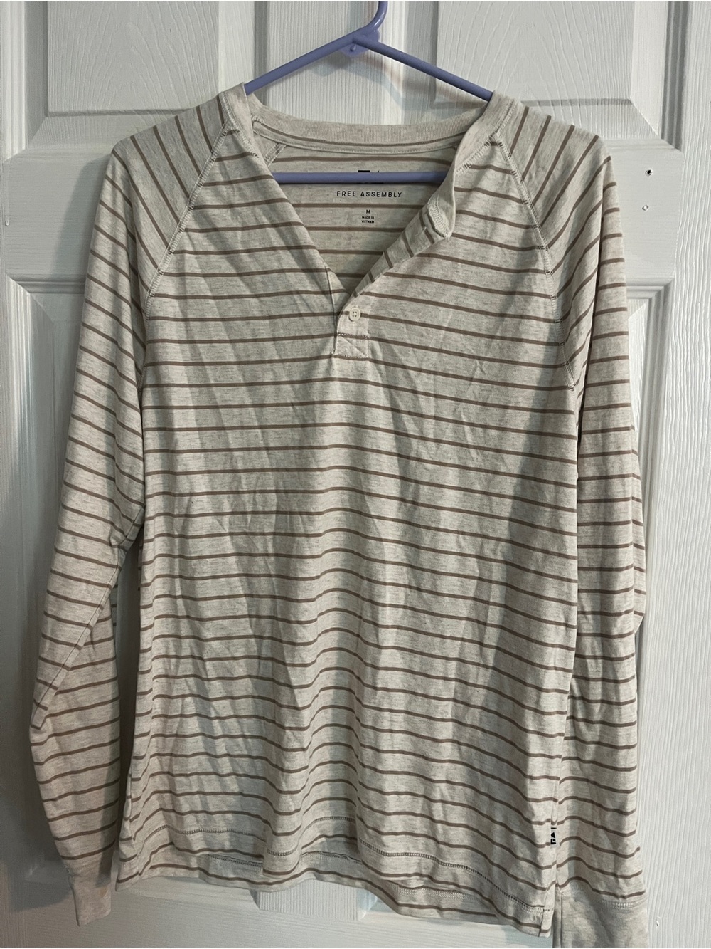 Free Assembly Men's Long-Sleeve Striped Henley - Cream with Brown Stripes